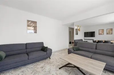 Télévision ou salle de divertissement dans l'établissement REF 1996 Cannes Croisette - Sea view apartment for rent