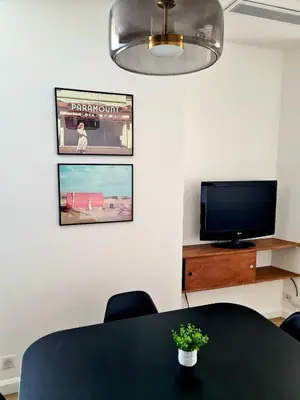 Télévision ou salle de divertissement dans l'établissement 2 Bedrooms 5 min walk to Croisette
