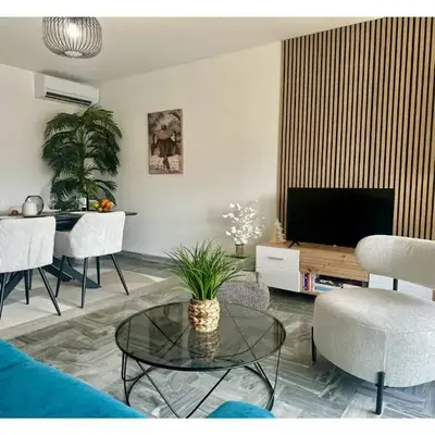 Appartement rénové à Juan les Pins avec parking - FR-1-252-198