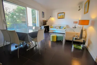 Cuisine ou kitchenette dans l'établissement CHENES Lumineux Vue Mer Clim Confort Terrasses Parking