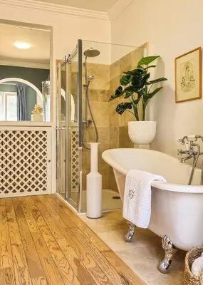 Salle de bains dans l'établissement Villa 4 BR with pool, 5 minutes Cannes