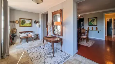 Coin salon dans l'établissement Villa 4 BR with pool, 5 minutes Cannes