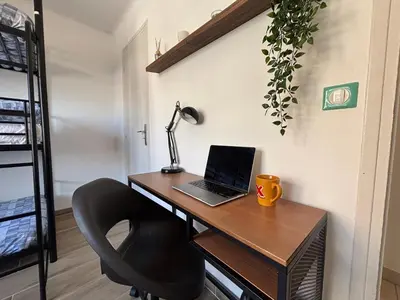 Télévision ou salle de divertissement dans l'établissement INAYA l 3 pièces l Vieille ville l Centre l Terrasse l Plage
