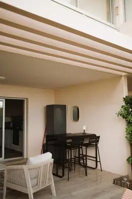 Télévision ou salle de divertissement dans l'établissement Villeneuve Loubet - Proximité Marina Baie des Anges - Front de Mer - Parking privé