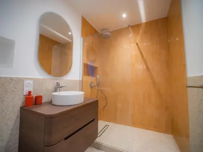 Salle de bains dans l'établissement #401 Heart of Vieil Antibes - Place Nationale-High-End Newly Renovated & Furnished Appartment