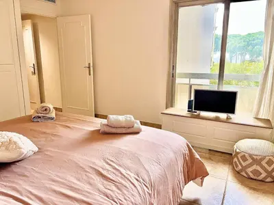 Un ou plusieurs lits dans un hébergement de l'établissement Luxurious 2-bedroom Pointe Croisette, Sea view, private parking