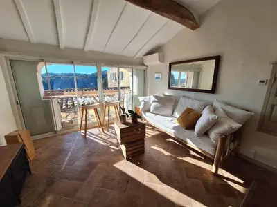 Coin salon dans l'établissement Vue et charme provençal à Biot - La Maison du Mitan