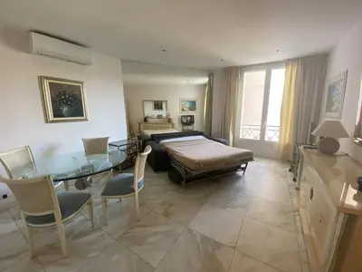 Coin salon dans l'établissement 540 Cannes La Croisette - Joli studio au calme coté jardin