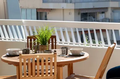 Balcon ou terrasse dans l'établissement Spacious 1-Br Apartment with Terrace Heart of Cannes