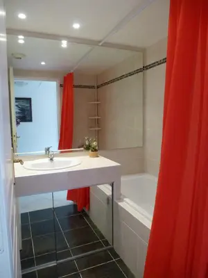 Salle de bains dans l'établissement Appartement Villeneuve Loubet