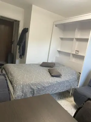 Un ou plusieurs lits dans un hébergement de l'établissement Studio 100m plage