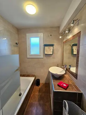 Salle de bains dans l'établissement Au Farniente