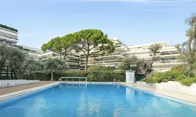 Piscine de l'établissement Mas du Tanit - Escapade en bord de mer, terrasse & soleil ou située à proximité