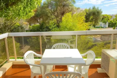 Balcon ou terrasse dans l'établissement Mas du Tanit - Escapade en bord de mer, terrasse & soleil
