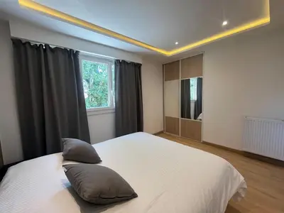 Un ou plusieurs lits dans un hébergement de l'établissement Beautiful 4 bedroom villa with pool, jacuzzi