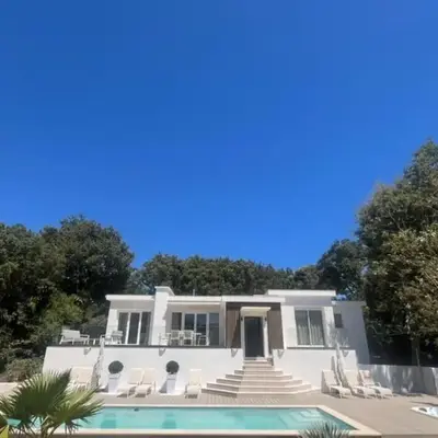 Beautiful 4 bedroom villa with pool