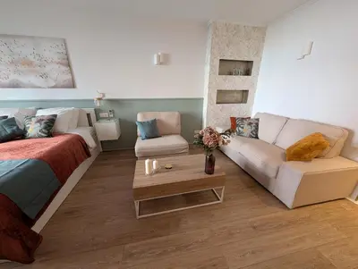 Coin salon dans l'établissement Luxury studio next to beaches and old town Antibes