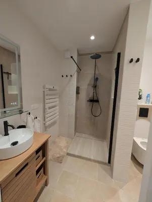 Salle de bains dans l'établissement Luxury studio next to beaches and old town Antibes