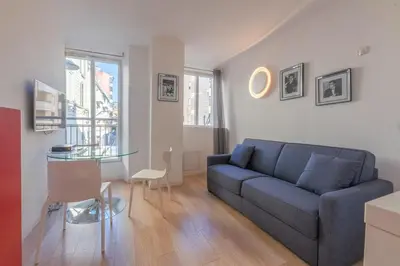 Coin salon dans l'établissement Cannes Serenity – Elegant Stay in Central Cannes