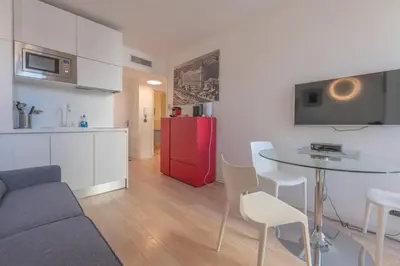 Cuisine ou kitchenette dans l'établissement Cannes Serenity – Elegant Stay in Central Cannes