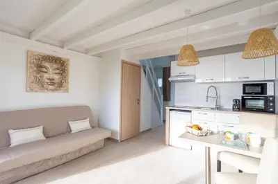 Cuisine ou kitchenette dans l'établissement Appart4 pers clim parking piscine