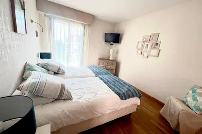 Un ou plusieurs lits dans un hébergement de l'établissement JUAN LES PINS 4 people Pool Garage