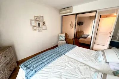 Un ou plusieurs lits dans un hébergement de l'établissement JUAN LES PINS 4 people Pool Garage