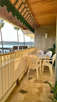 Balcon ou terrasse dans l'établissement Paradou on the beach, amazing view, 3 beds