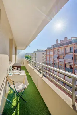 Balcon ou terrasse dans l'établissement 100m Plage Antibes - Juan Appartement Stella Cœur