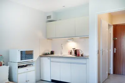 Cuisine ou kitchenette dans l'établissement Antibes PISCINE ET TENNIS