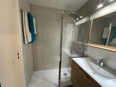 Salle de bains dans l'établissement Studio with balcony in Antibes with AC