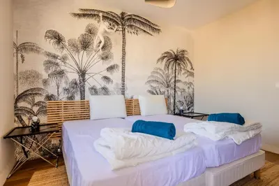 Un ou plusieurs lits dans un hébergement de l'établissement Juan les Pins appartement Rooftop, 2 chambres avec parking