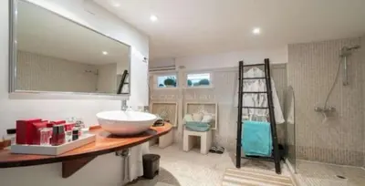 Salle de bains dans l'établissement Centre cannes Galia 210 m2