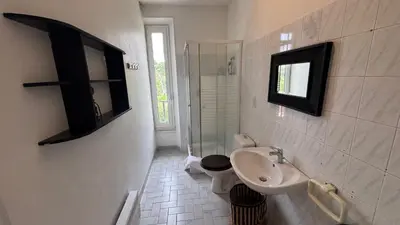 Salle de bains dans l'établissement Reine des Mers
