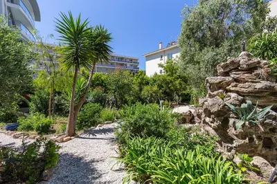 Jardin de l'établissement Reine des Mers