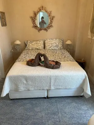 Un ou plusieurs lits dans un hébergement de l'établissement CANNES Vue Mer & Balcon dans Villa Exceptionnelle Belle Époque la Californie
