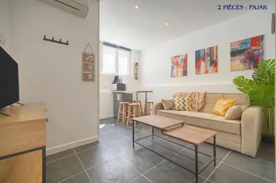 Coin salon dans l'établissement VCA House -5 appartements - 15Min Mer- Wifi-Clim