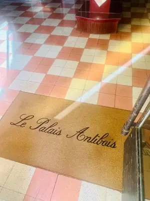 Certificat, récompense, panneau ou autre document affiché dans l'établissement Le Palais Antibois