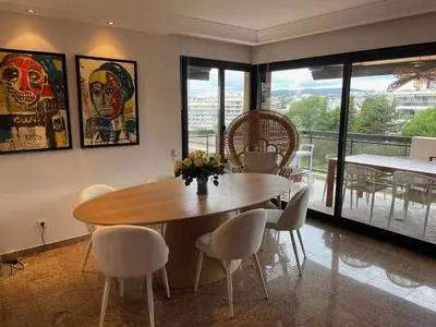 Plan de l'établissement Appt 2ch 90m2 avec terrasse 40m2, piscine et tennis