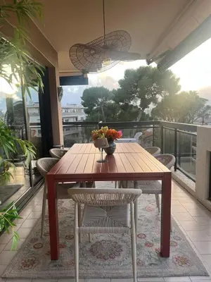 Balcon ou terrasse dans l'établissement Appt 2ch 90m2 avec terrasse 40m2, piscine et tennis