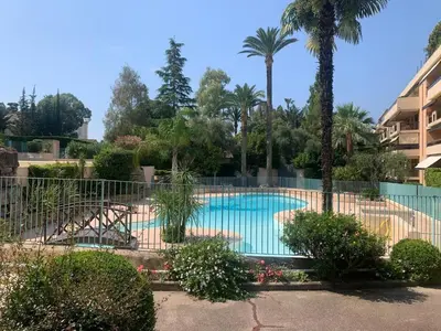 Piscine de l'établissement Appt 2ch 90m2 avec terrasse 40m2, piscine et tennis ou située à proximité