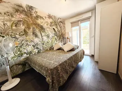 Un ou plusieurs lits dans un hébergement de l'établissement Apt with 2 bedrooms, terrace, pool & parking