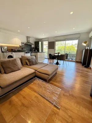 Coin salon dans l'établissement Apt with 2 bedrooms, terrace, pool & parking