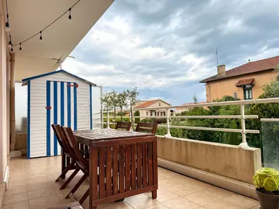 Balcon ou terrasse dans l'établissement Apt with 2 bedrooms, terrace, pool & parking