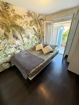 Un ou plusieurs lits dans un hébergement de l'établissement Apt with 2 bedrooms, terrace, pool & parking