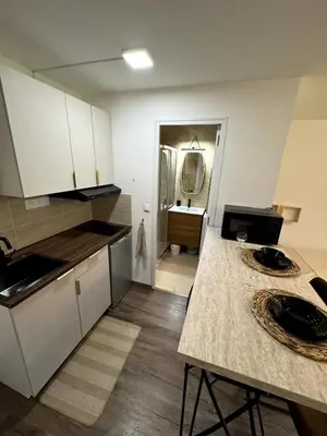 Cuisine ou kitchenette dans l'établissement Studio with swimming pool