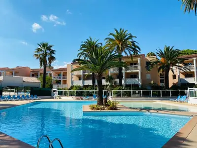 Piscine de l'établissement Golf Juan Riviera, piscine, 5min plage ou située à proximité