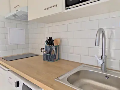 Cuisine ou kitchenette dans l'établissement Panoramic Sea View Studio