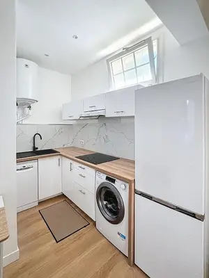 Cuisine ou kitchenette dans l'établissement 2 pièces à 5 minutes des plages avec Parking