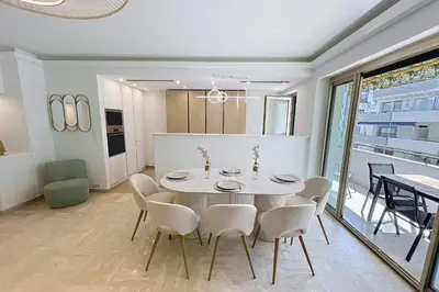 Plan de l'établissement Wide and sunny 3 BR 2 Baths heart of Cannes gorgeous terrace city ctr